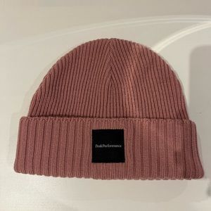 Peak Performance beanie